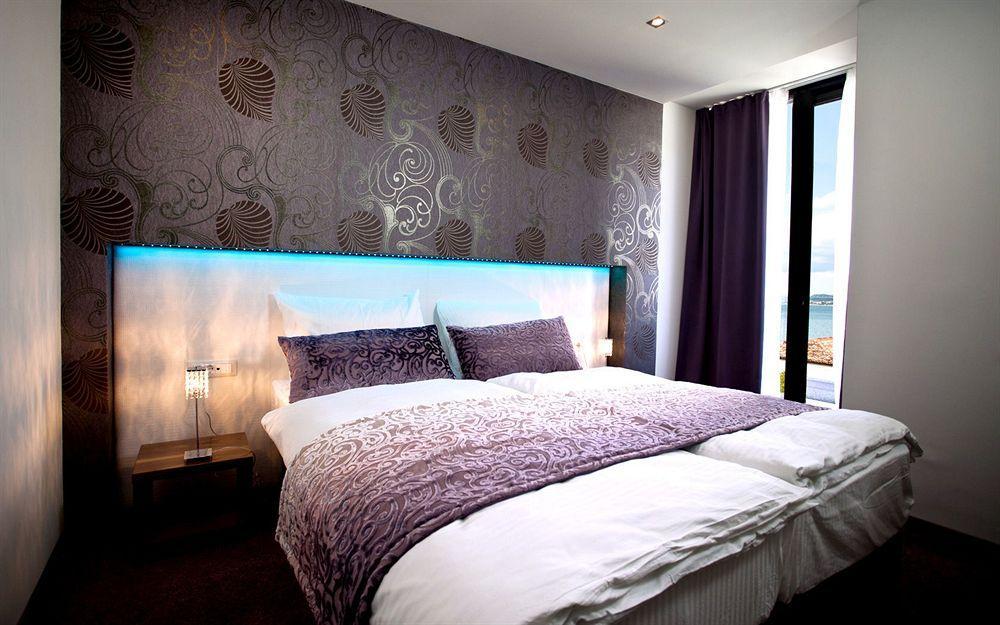 Beach Hotel Split Подстрана Екстериор снимка