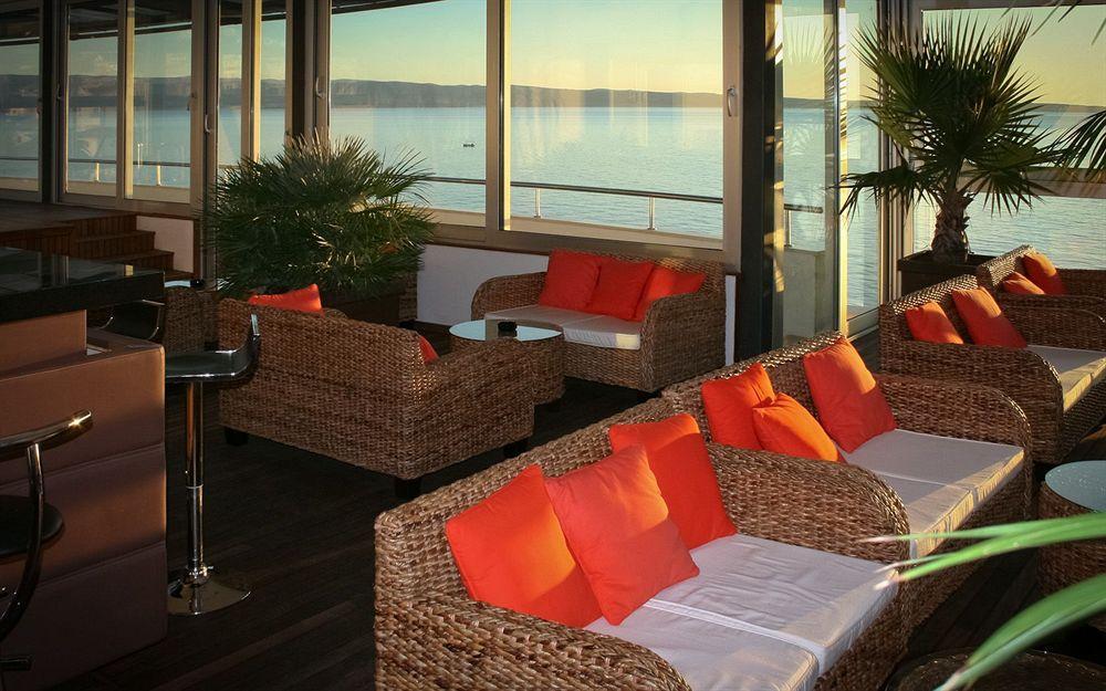Beach Hotel Split Подстрана Екстериор снимка