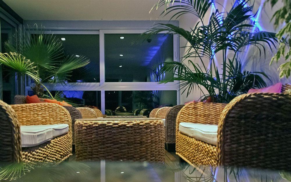 Beach Hotel Split Подстрана Екстериор снимка