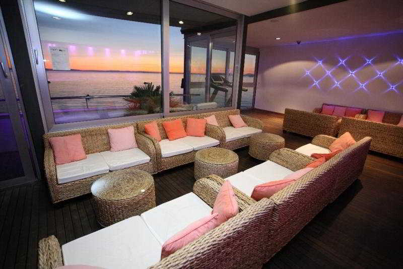 Beach Hotel Split Подстрана Екстериор снимка