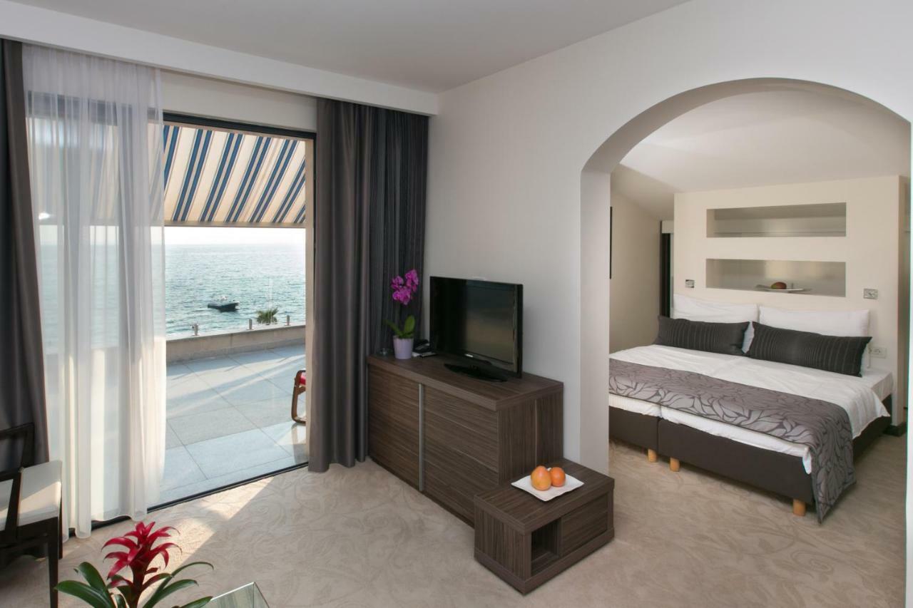 Beach Hotel Split Подстрана Екстериор снимка