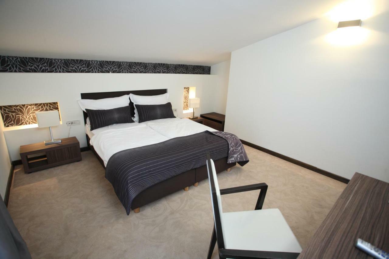 Beach Hotel Split Подстрана Екстериор снимка