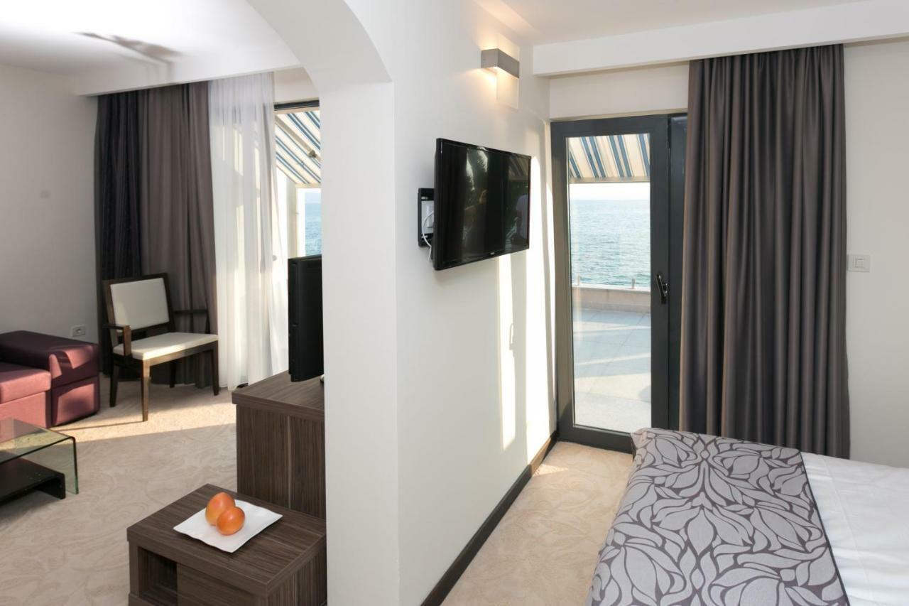 Beach Hotel Split Подстрана Екстериор снимка